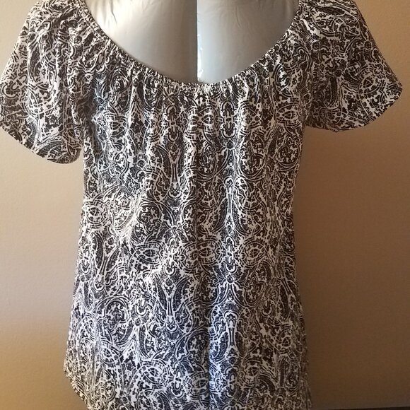 C'est La Vie Black & White Pattern Peasant Top Size S Retail NWOT 29.99 - Picture 3 of 4